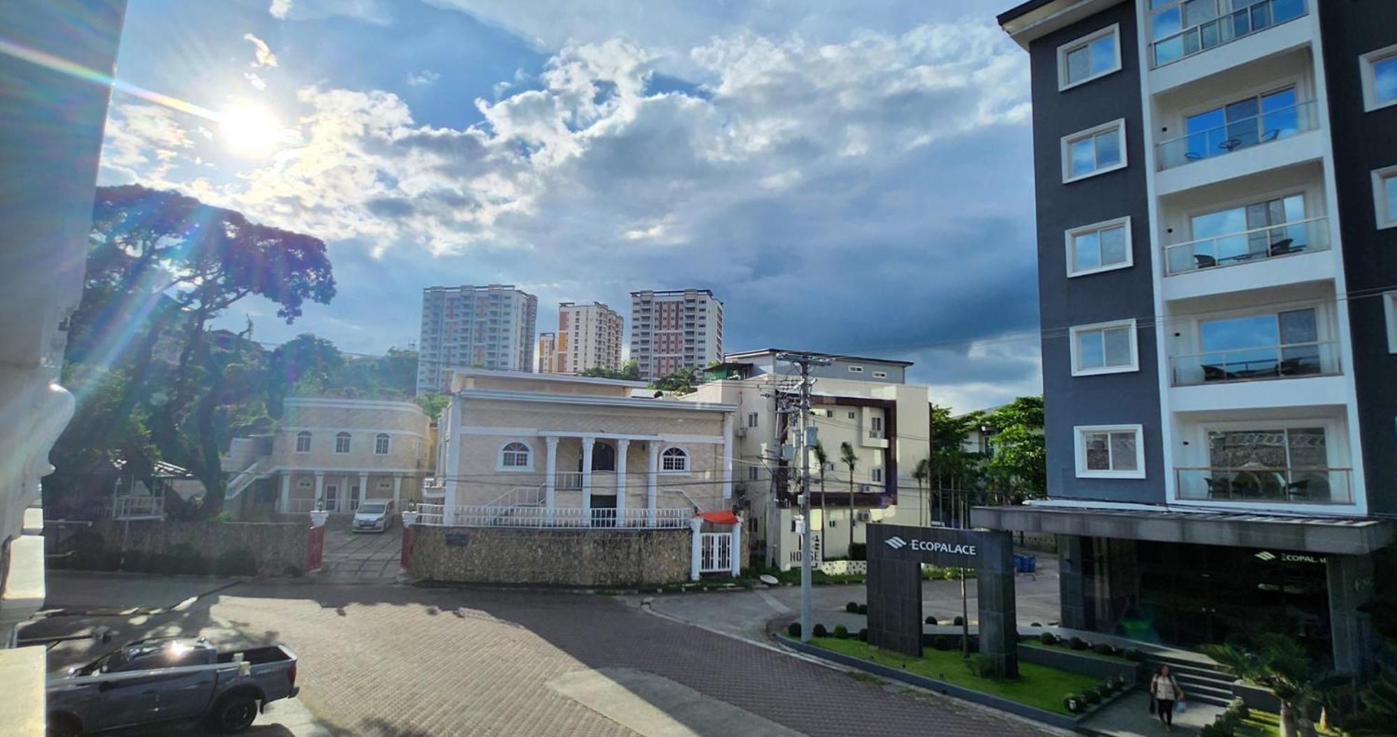 Aston Stay And Villas Mabalacat Exterior foto